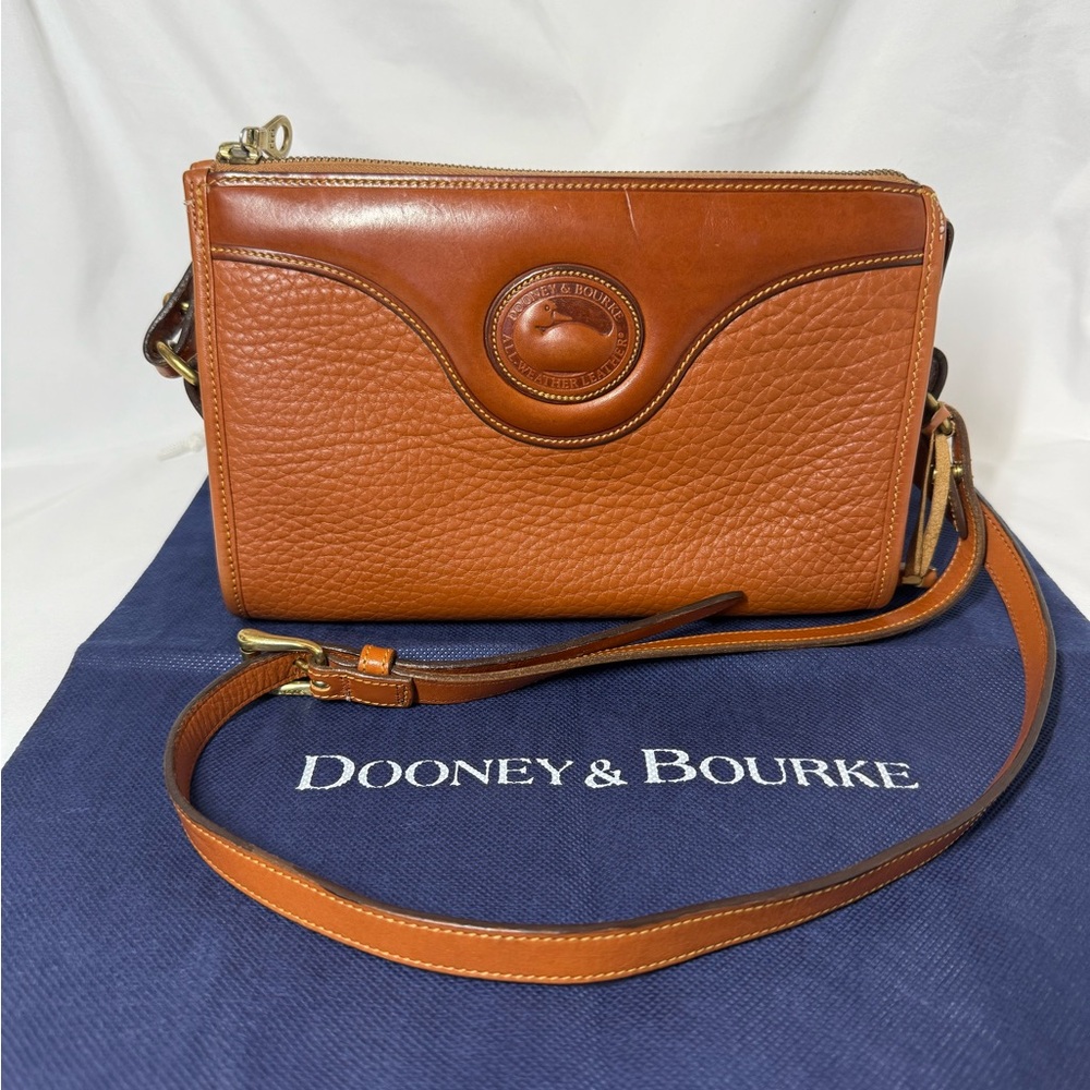 Vintage Dooney & Bourke Tan Leather crossbody bag